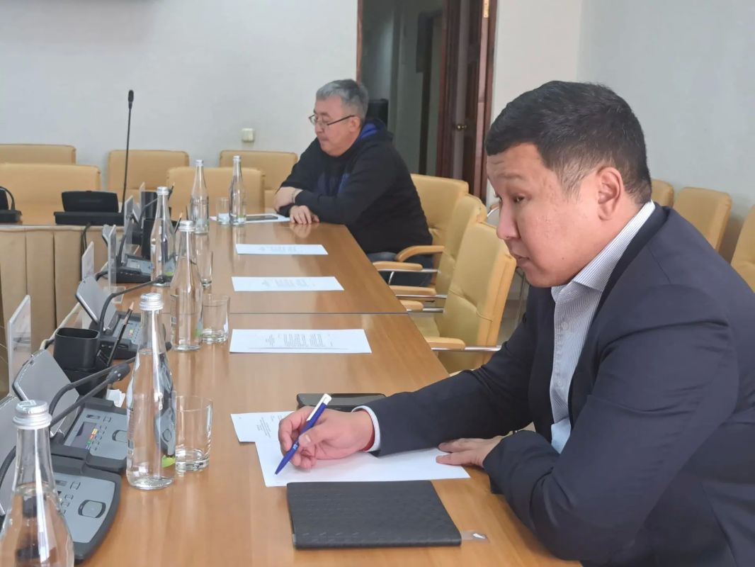 Под председательством Олега Пюрбеева состоялось заседание комитета по промышленности, строительству, жилищно-коммунальному хозяйству, энергетике, транспорту и связи Народного Хурала (Парламента) Республики Калмыкия Под председательством Олега Пюрбеева состоялось заседание комитета по промышленности, строительству, жилищно-коммунальному хозяйству, энергетике, транспорту и связи Народного Хурала (Парламента) Республики Калмыкия