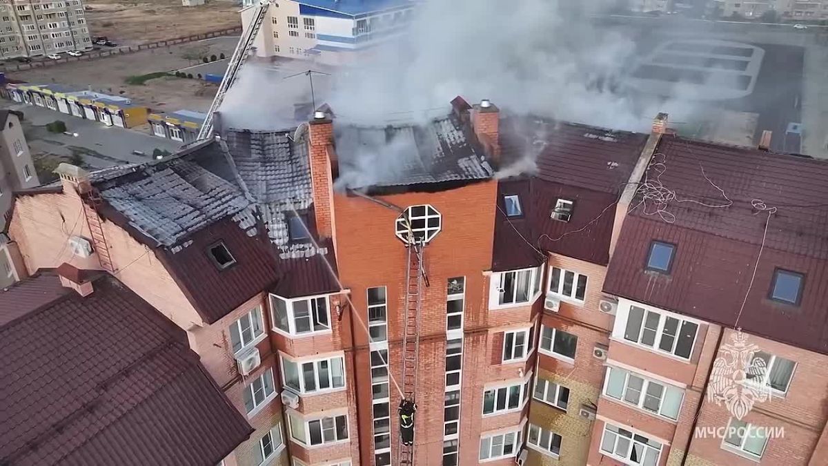 Ночной пожар в Элисте: горела мансарда на 7-м этаже