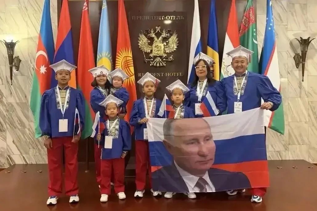 Бату Хасиков: Земляки! Хорошая новость: Семья Боктаевых из Калмыкии стала победителем Всероссийского конкурса «Семья года – 2026» в номинации «Многодетная семья» Бату Хасиков: Земляки! Хорошая новость: Семья Боктаевых из Калмыкии стала победителем Всероссийского конкурса «Семья года – 2026» в номинации «Многодетная семья»