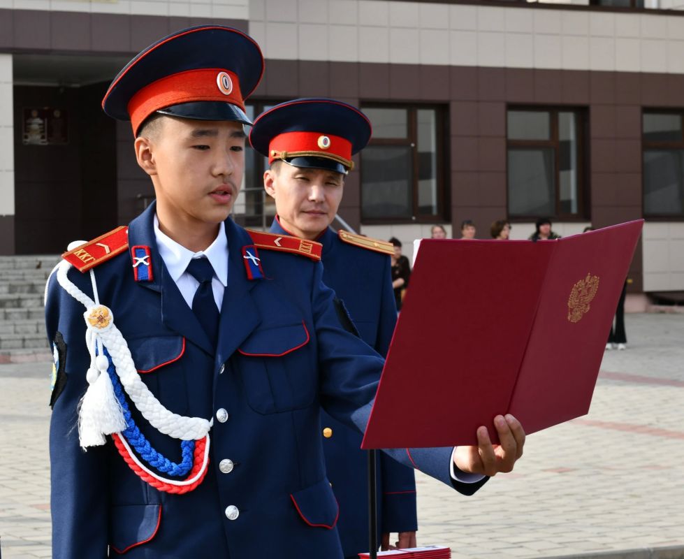 В Казачьем кадетском корпусе им. О.И. Городовикова кадеты СК России приняли торжественную клятву на верность кадетскому братству В Казачьем кадетском корпусе им. О.И. Городовикова кадеты СК России приняли торжественную клятву на верность кадетскому братству