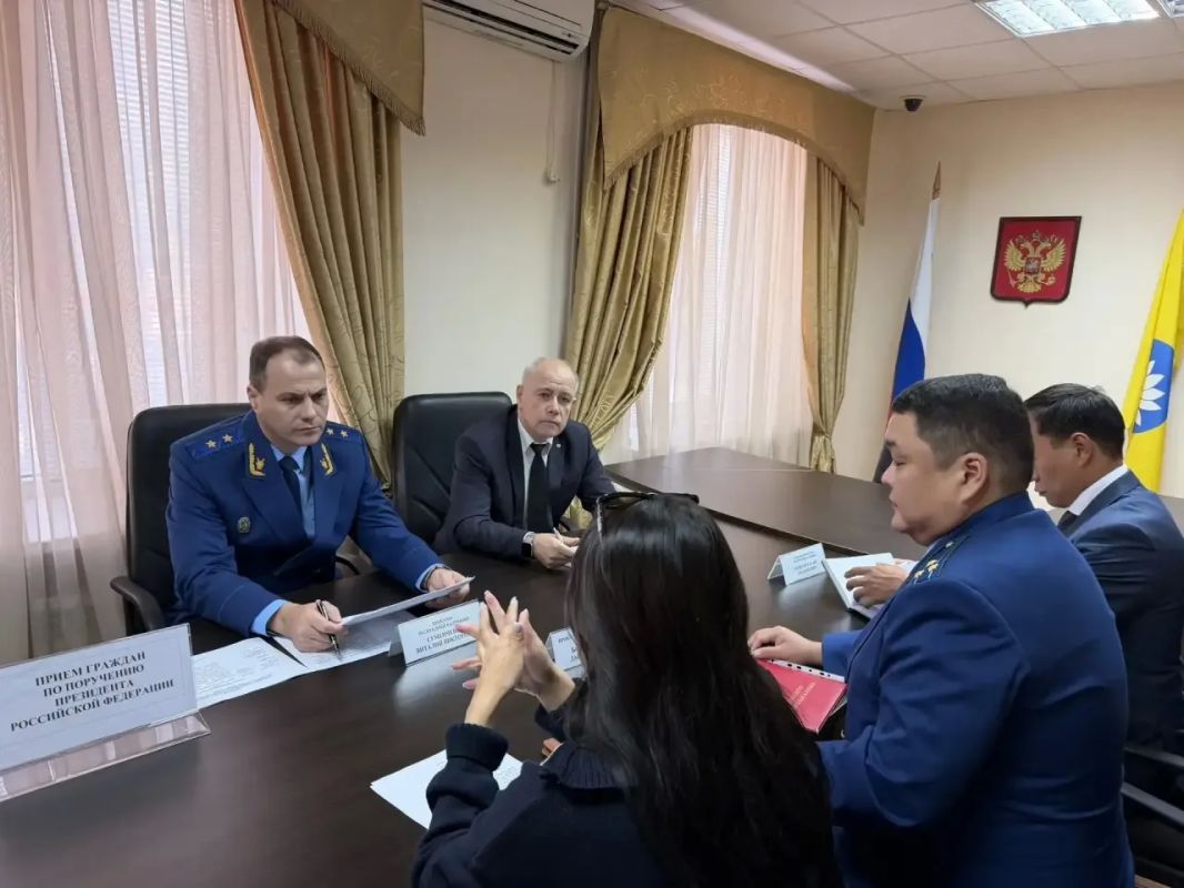 Прокурор республики Виталий Семенченко провел прием граждан по поручению Президента Российской Федерации Прокурор республики Виталий Семенченко провел прием граждан по поручению Президента Российской Федерации