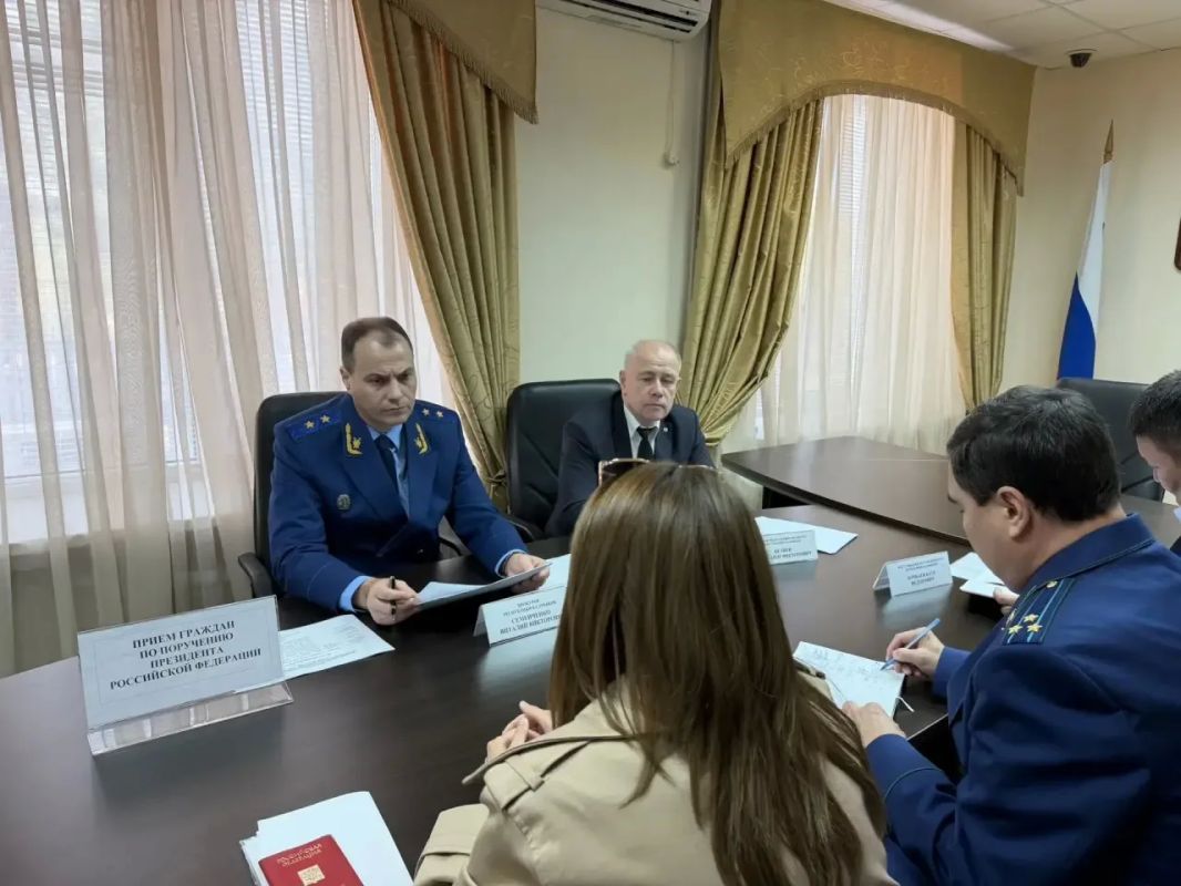 Прокурор республики Виталий Семенченко провел прием граждан по поручению Президента Российской Федерации Прокурор республики Виталий Семенченко провел прием граждан по поручению Президента Российской Федерации