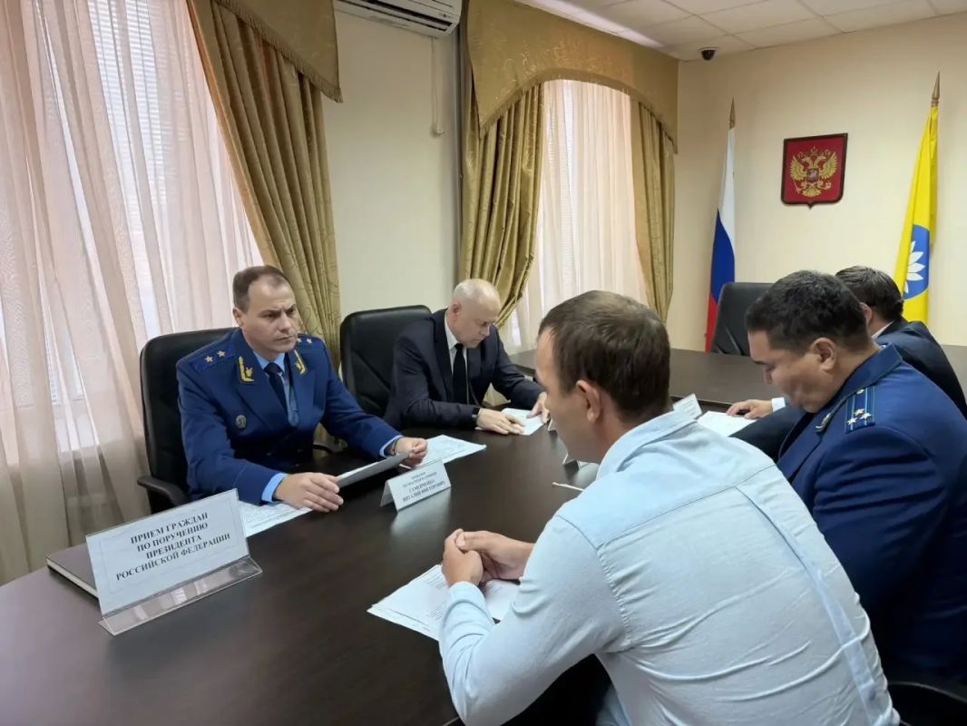 Прокурор республики Виталий Семенченко провел прием граждан по поручению Президента Российской Федерации Прокурор республики Виталий Семенченко провел прием граждан по поручению Президента Российской Федерации