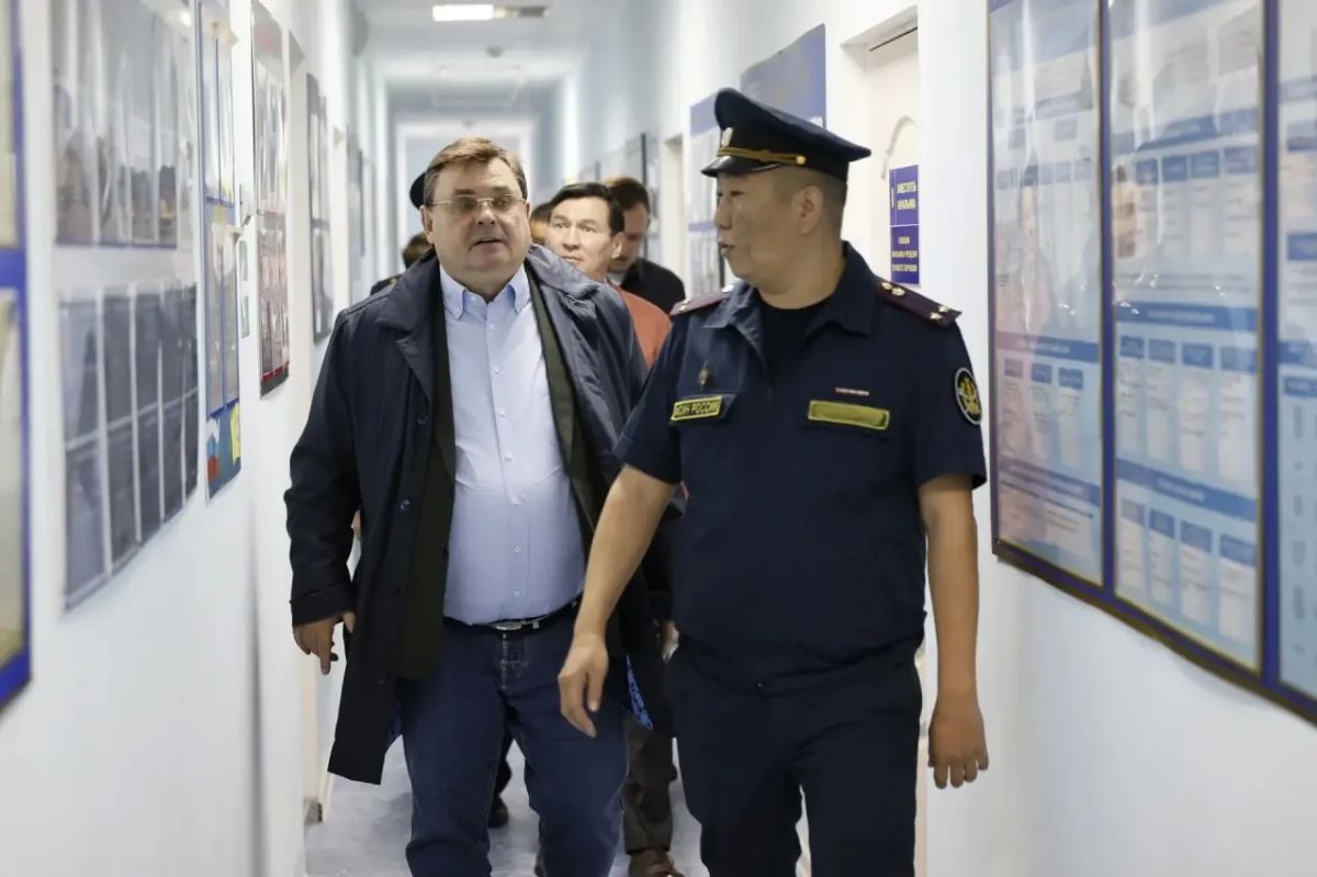 Министр юстиции России Константин Чуйченко посетил учреждения УФСИН в Калмыкии Министр юстиции России Константин Чуйченко посетил учреждения УФСИН в Калмыкии