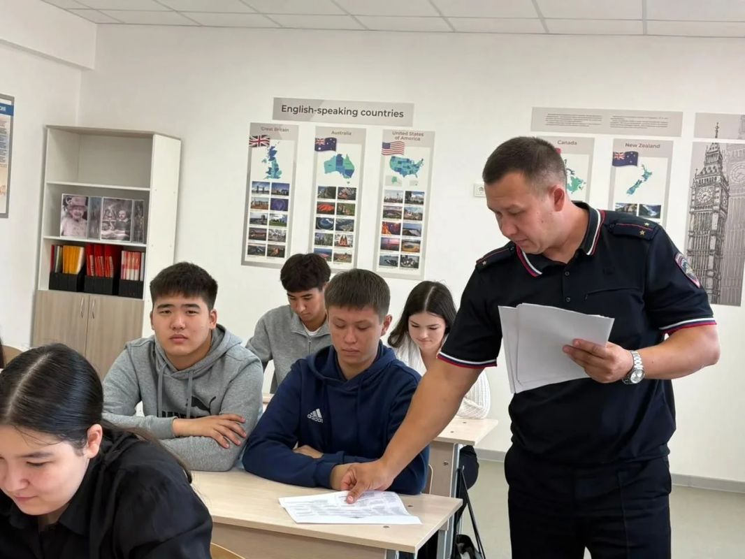 В образовательных учреждениях Городовиковского района прошли профориентационные встречи с сотрудниками полицейского ведомства В образовательных учреждениях Городовиковского района прошли профориентационные встречи с сотрудниками полицейского ведомства