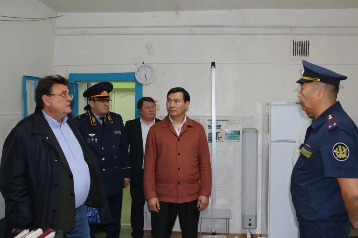 Министр юстиции России Константин Чуйченко посетил учреждения УФСИН в Калмыкии Министр юстиции России Константин Чуйченко посетил учреждения УФСИН в Калмыкии