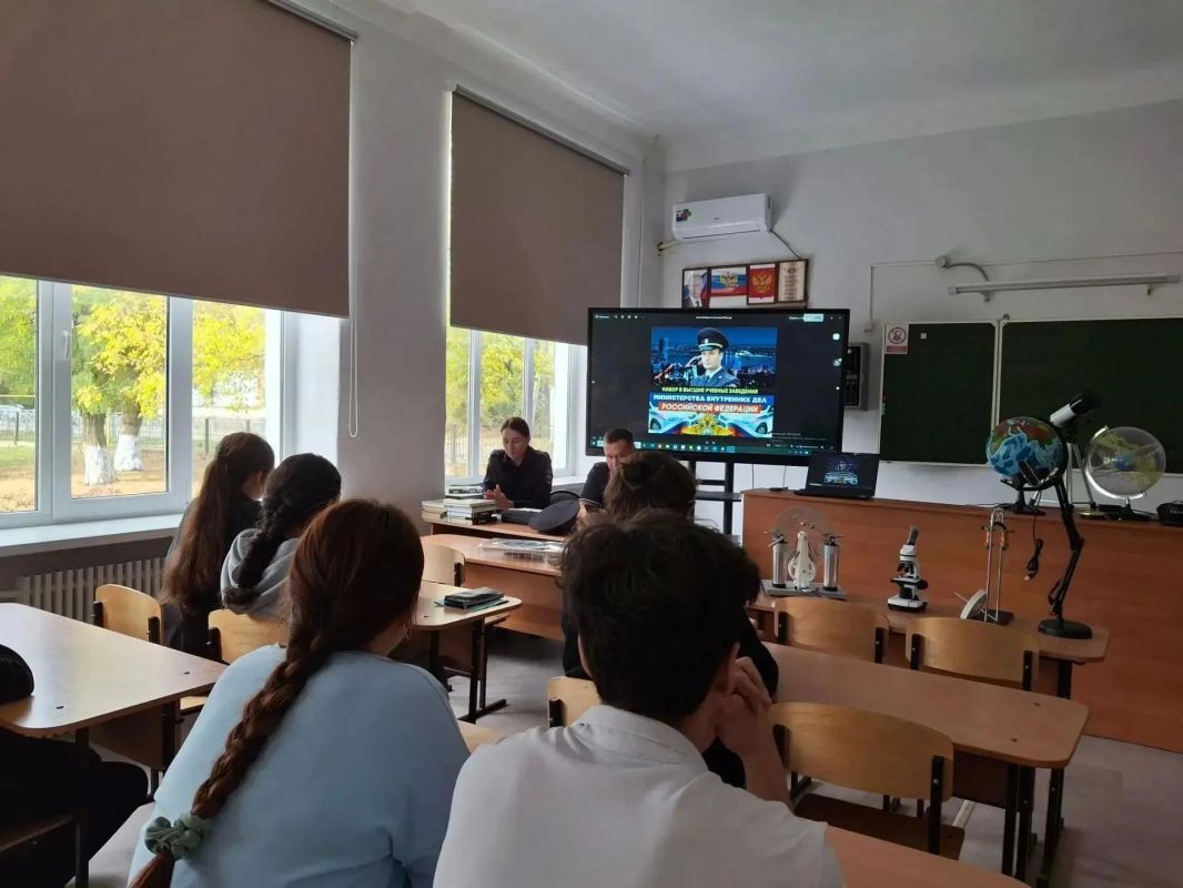 В образовательных учреждениях Городовиковского района прошли профориентационные встречи с сотрудниками полицейского ведомства В образовательных учреждениях Городовиковского района прошли профориентационные встречи с сотрудниками полицейского ведомства