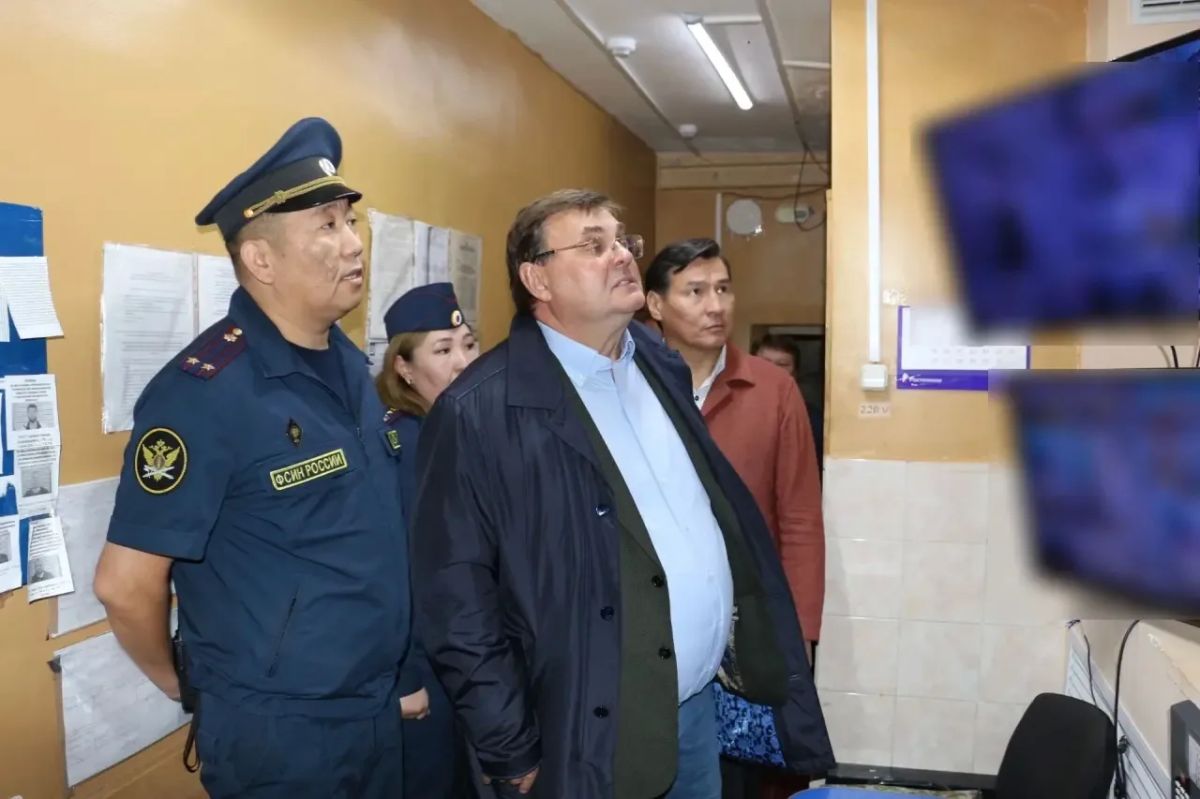 Министр юстиции России Константин Чуйченко посетил учреждения УФСИН в Калмыкии Министр юстиции России Константин Чуйченко посетил учреждения УФСИН в Калмыкии