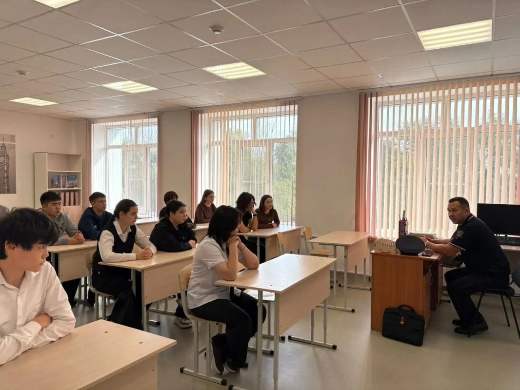 В образовательных учреждениях Городовиковского района прошли профориентационные встречи с сотрудниками полицейского ведомства В образовательных учреждениях Городовиковского района прошли профориентационные встречи с сотрудниками полицейского ведомства