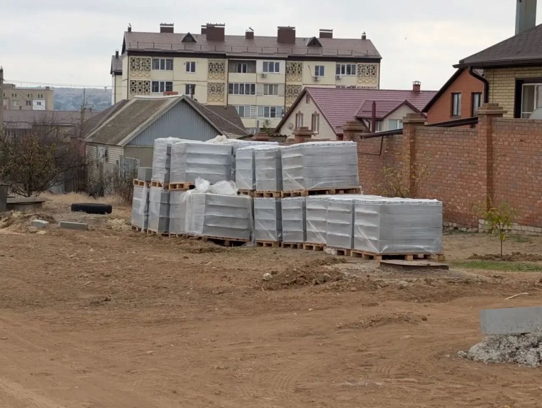В Элисте строят новую дорогу по улице Урлдан В Элисте строят новую дорогу по улице Урлдан