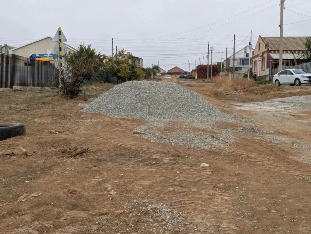 В Элисте строят новую дорогу по улице Урлдан В Элисте строят новую дорогу по улице Урлдан
