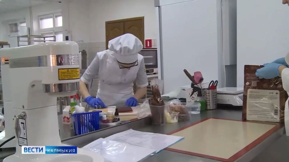 Сегодня поздравления с профессиональным праздником принимают кулинары всего мира