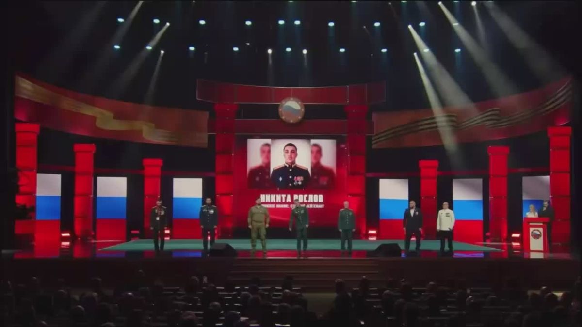 Юрий Трутнев поклонился героям СВО на церемонии «Золотой Пояс»