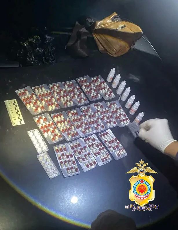 Полицейскими Элисты задержаны двое граждан, подозреваемых в незаконном обороте наркотиков