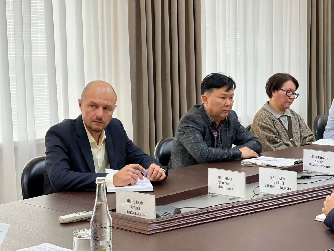 Провел рабочее совещание с руководством Министерства ЖКХ и энергетики республики и подведомственных организаций Провел рабочее совещание с руководством Министерства ЖКХ и энергетики республики и подведомственных организаций