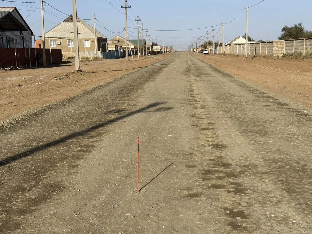 Дорога к стадиону «Урожай» в Яшкуле — на финишной прямой Дорога к стадиону «Урожай» в Яшкуле — на финишной прямой
