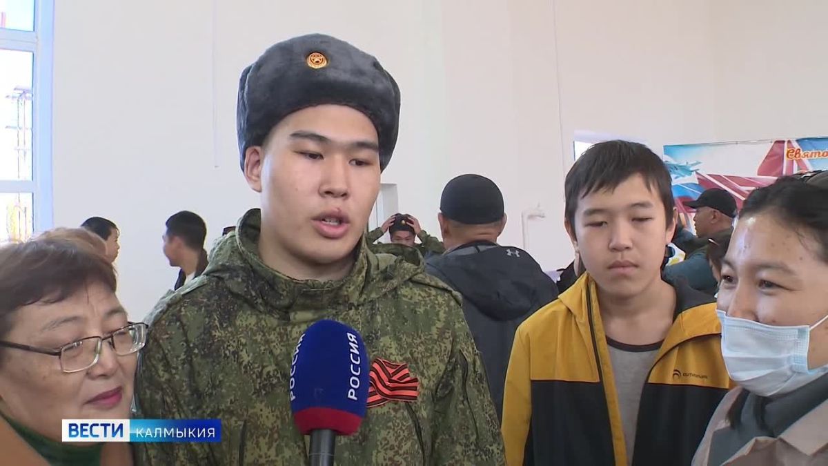 В Элисте новобранцев провожали к местам службы