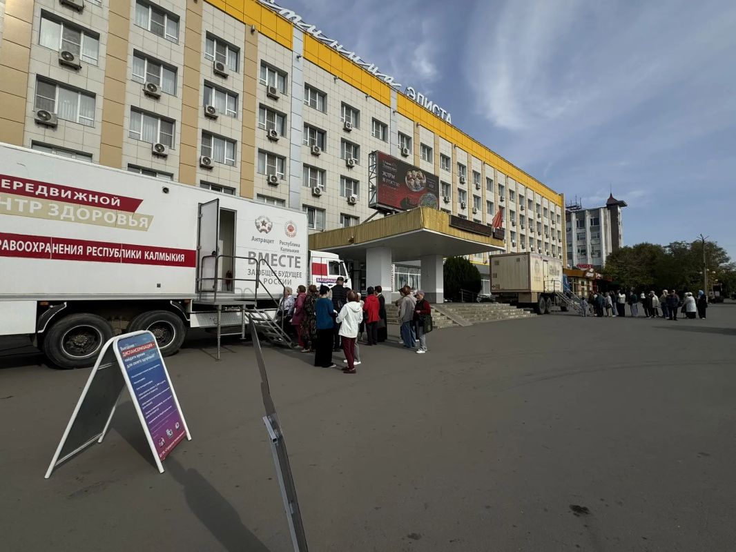 Около 1400 человек посетили акцию городской поликлиники перед гостиницей «Элиста»