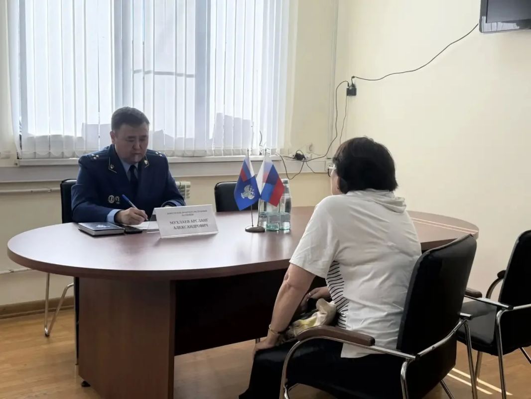 Заместитель прокурора республики провел прием жителей г. Элисты Заместитель прокурора республики провел прием жителей г. Элисты