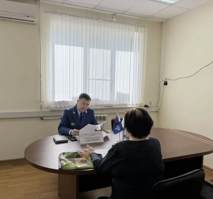Заместитель прокурора республики провел прием жителей г. Элисты