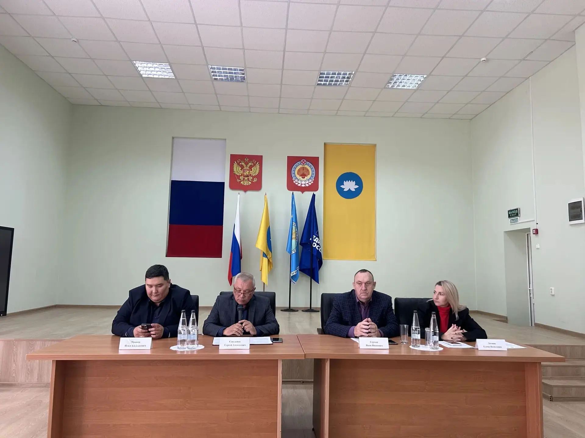 По поручению Председателя Народного Хурала Республики Калмыкия Артема Михайлова депутаты регионального парламента Яков Герман и Елена Лотник приняли участие в очередной, 14-й сессии Собрания депутатов Яшалтинского районного...