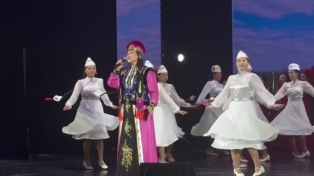 Гала-концерт «Цецгрич, энкр Хар hазр!» стартовал в Калмыцкой государственной филармонии!